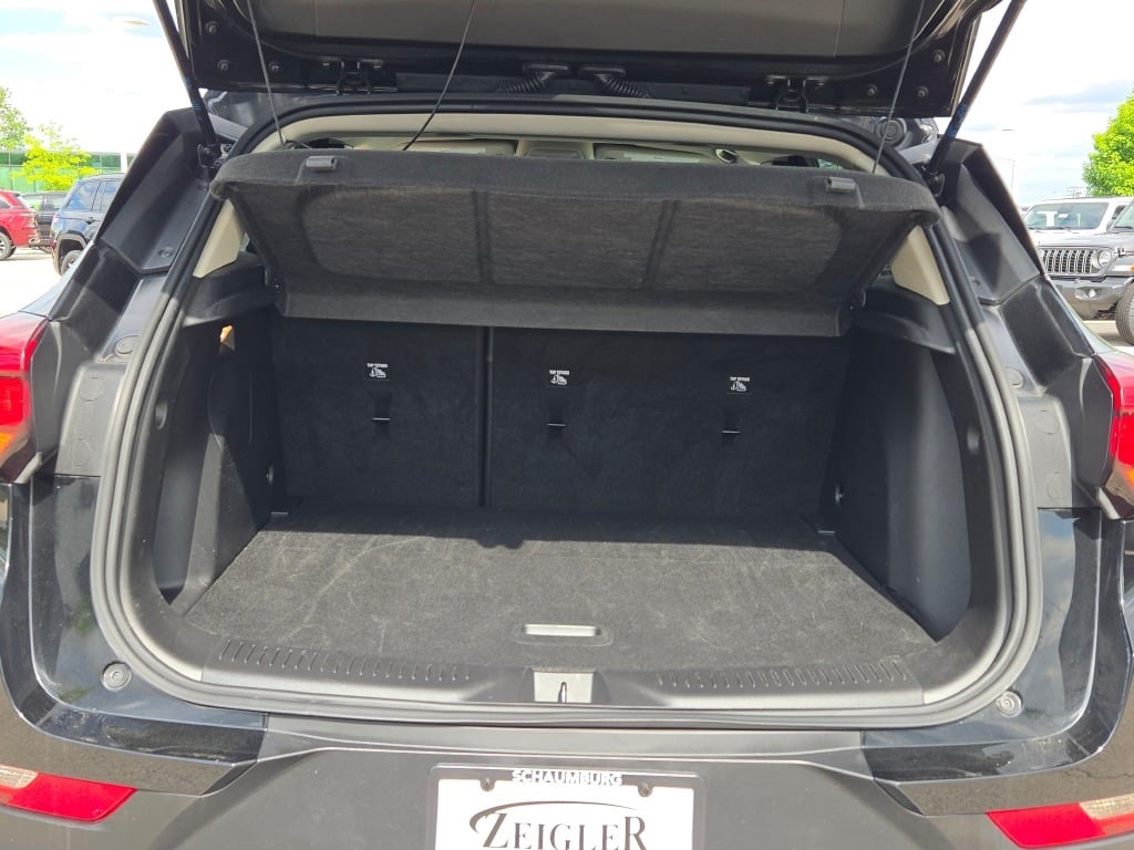 Vehicle image 16 of 33