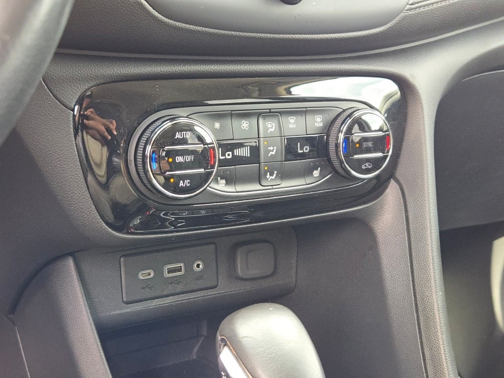 Vehicle image 26 of 33