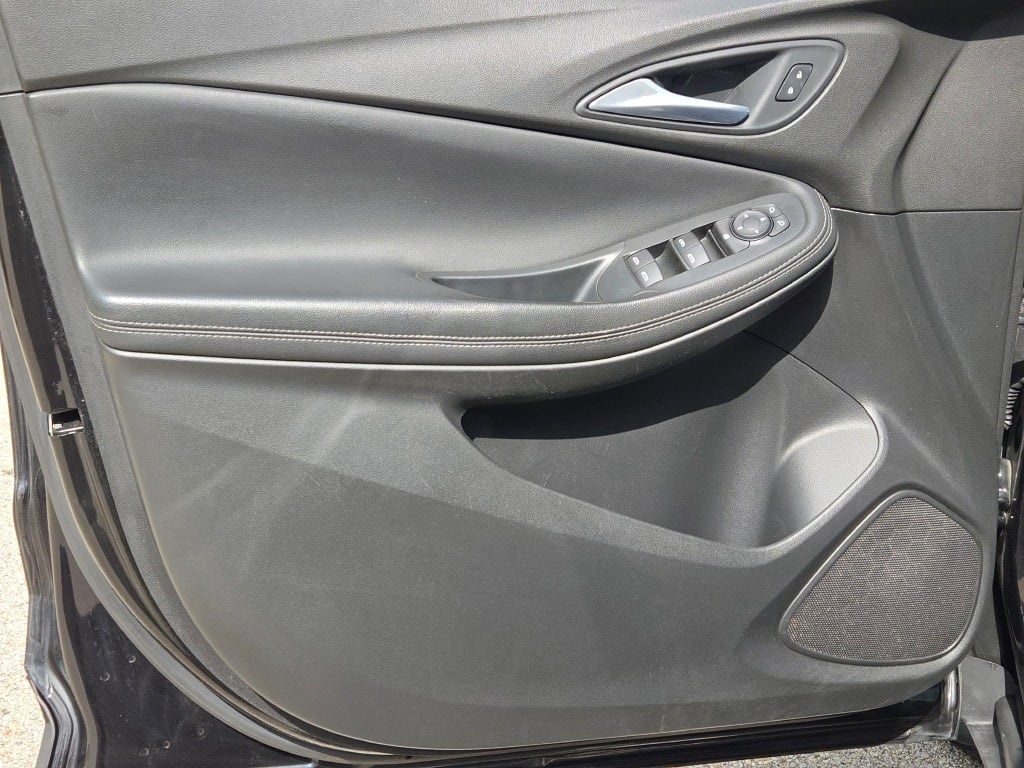 Vehicle image 20 of 33