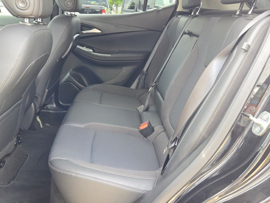 Vehicle image 17 of 33