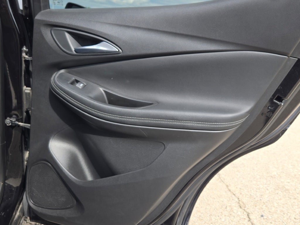 Vehicle image 14 of 33