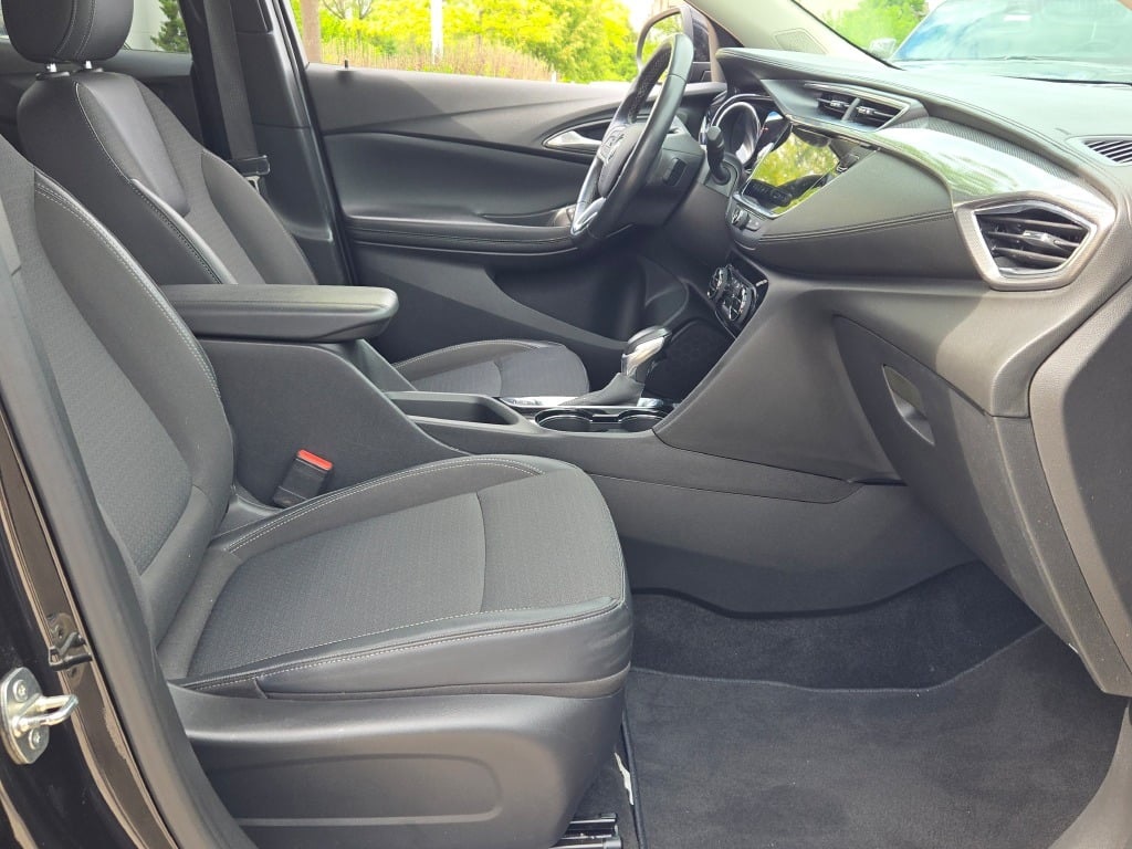 Vehicle image 10 of 33