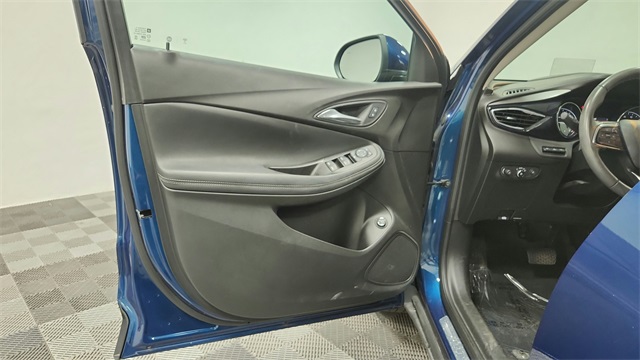Vehicle image 17 of 25