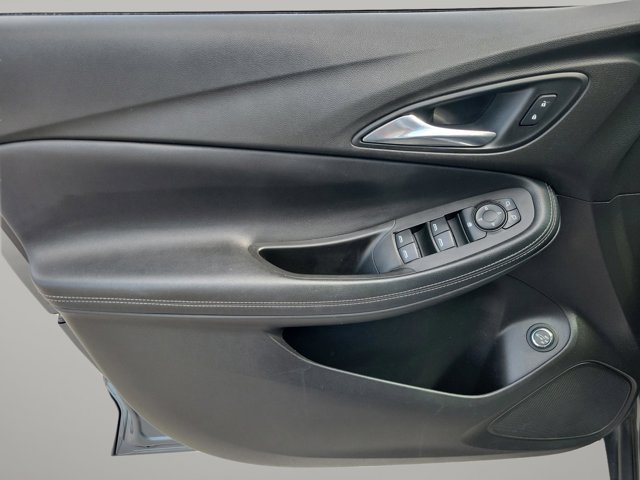 Vehicle image 13 of 32