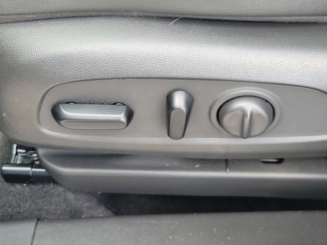 Vehicle image 16 of 32