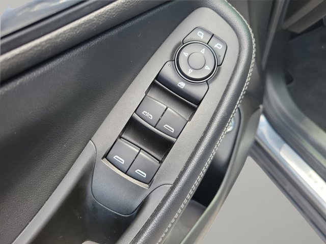 Vehicle image 14 of 32
