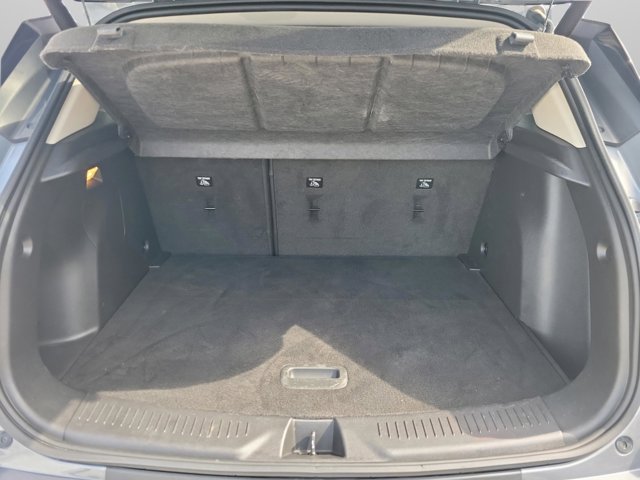Vehicle image 8 of 32