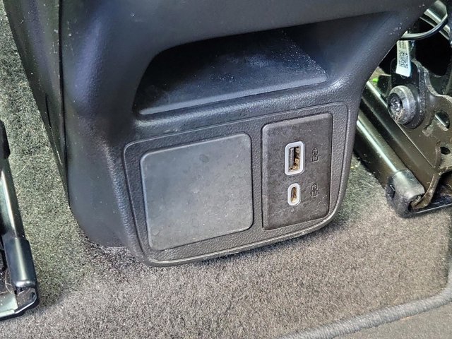 Vehicle image 11 of 32