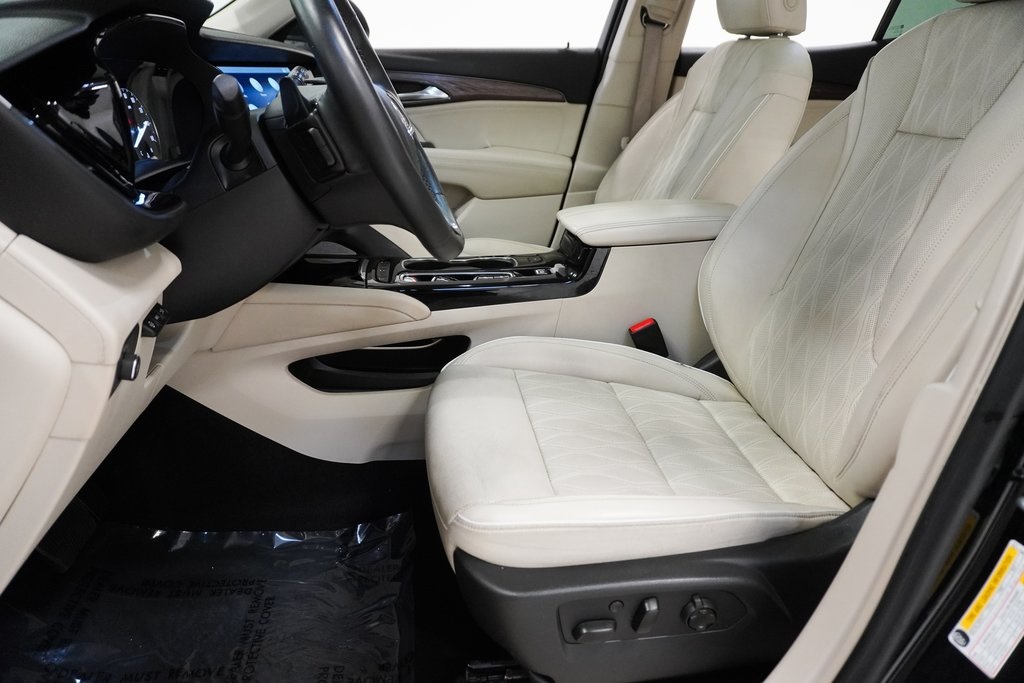 Vehicle image 13 of 34