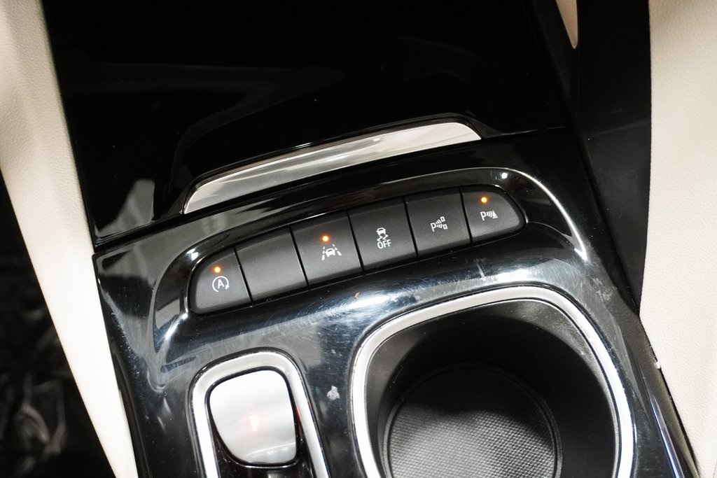 Vehicle image 33 of 34
