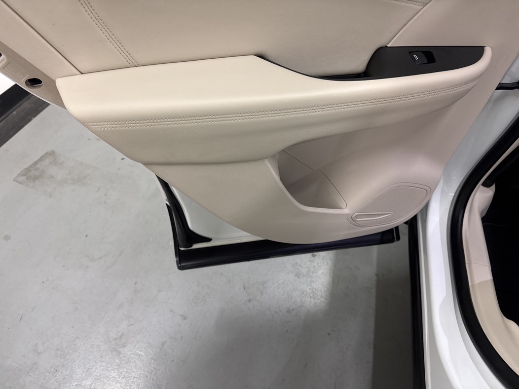 Vehicle image 51 of 62