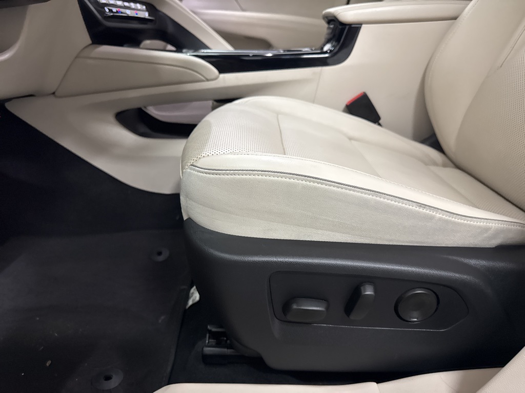 Vehicle image 34 of 62