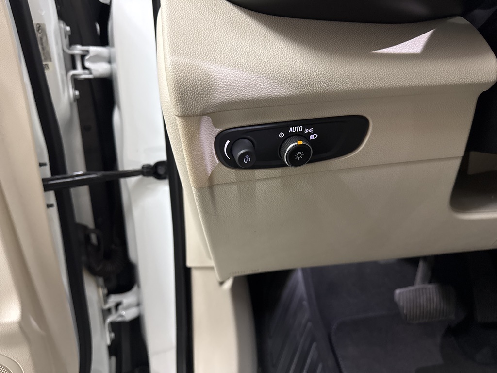 Vehicle image 33 of 62
