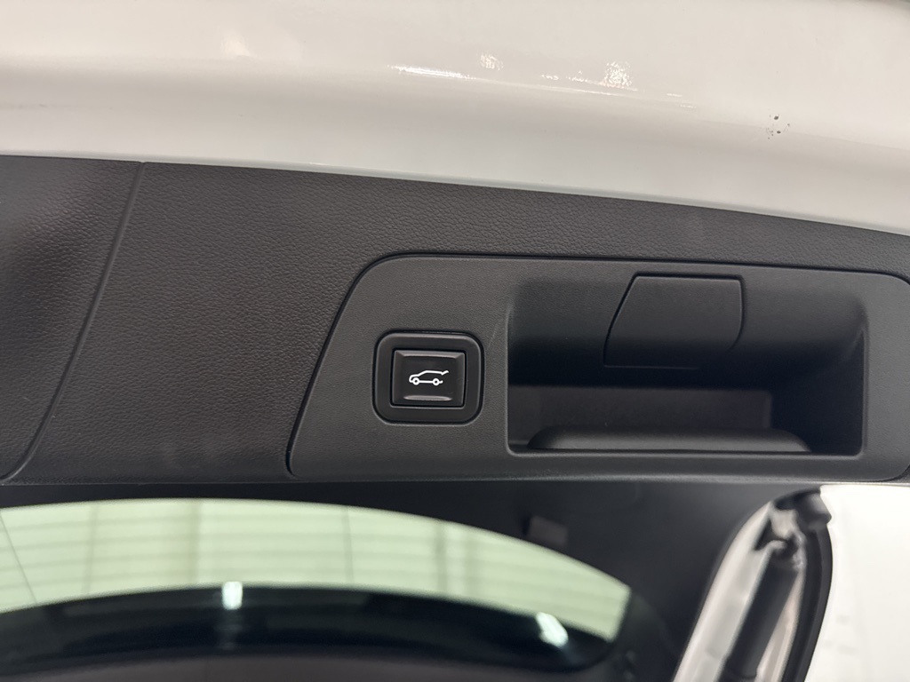 Vehicle image 20 of 62