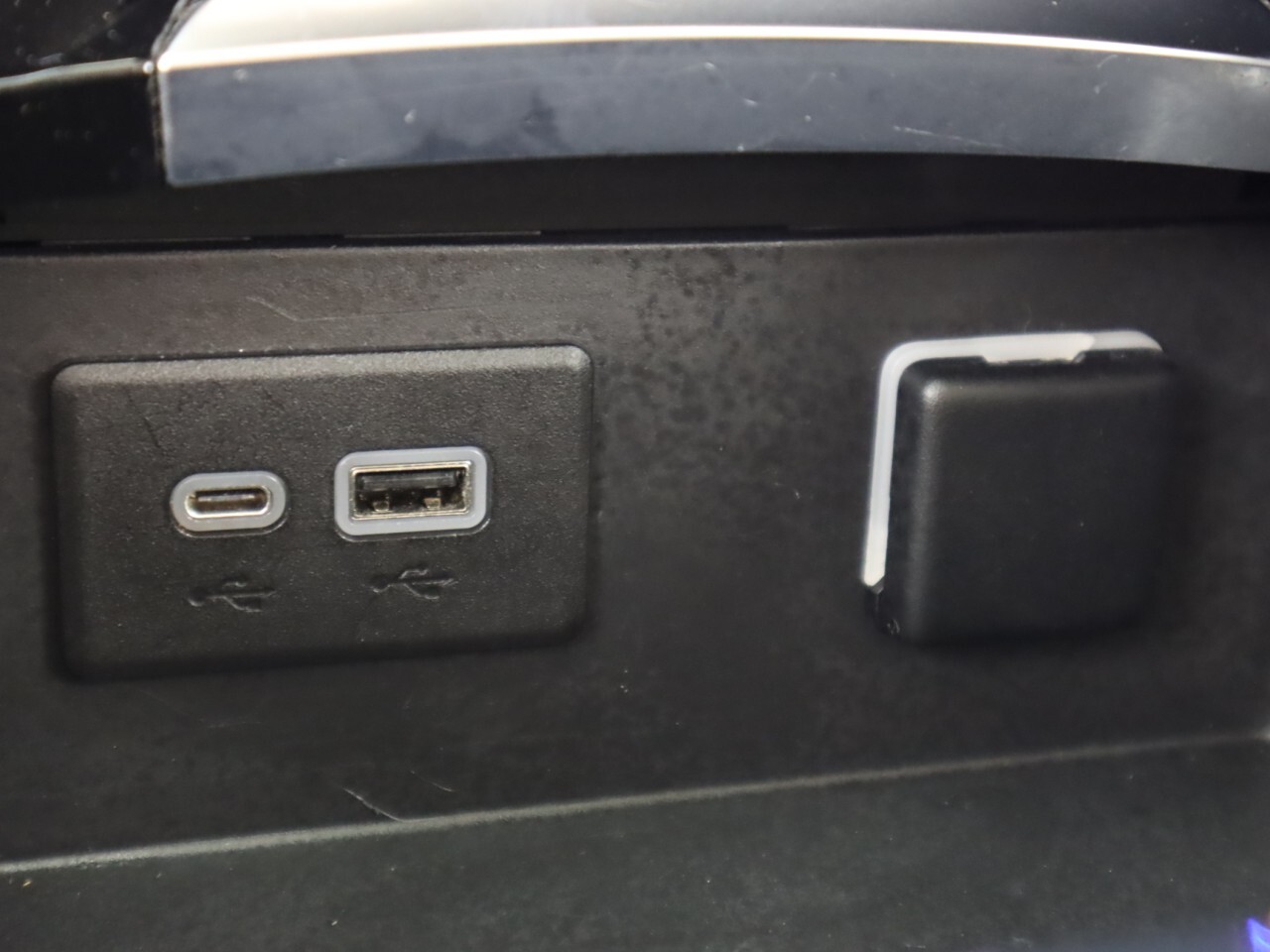 Vehicle image 21 of 40