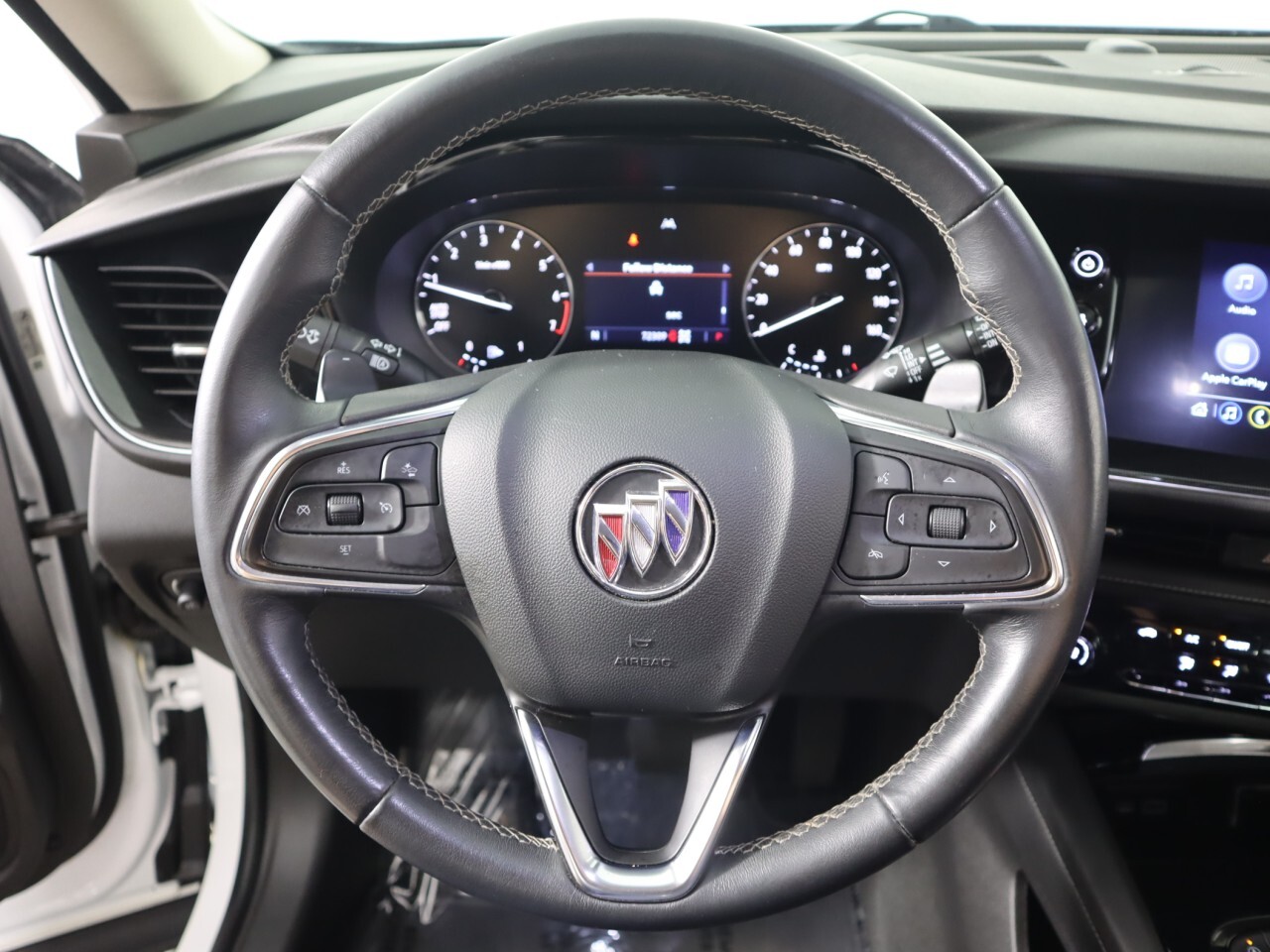 Vehicle image 10 of 40