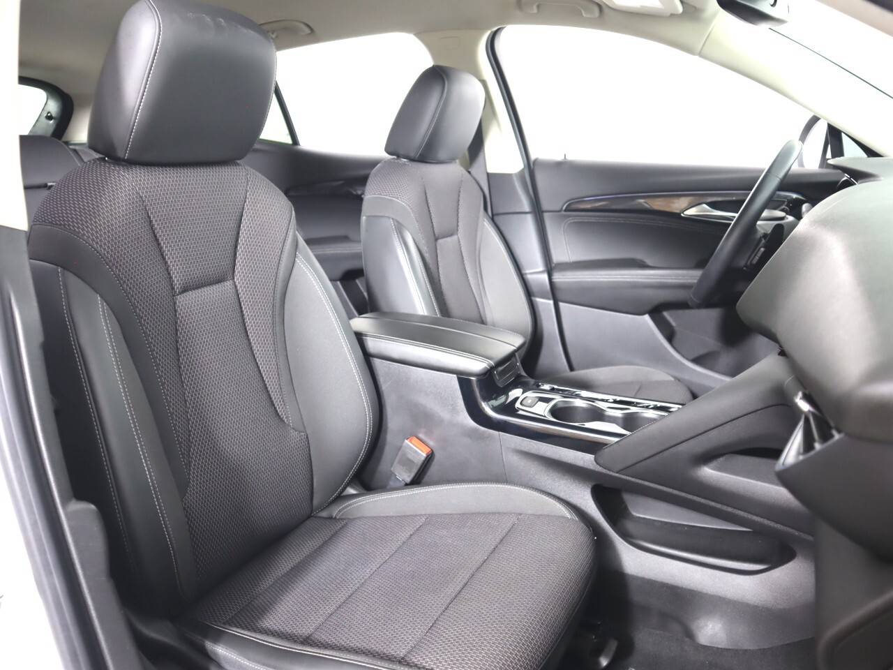 Vehicle image 36 of 40