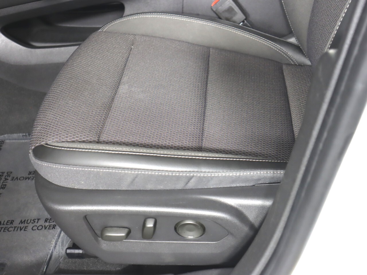 Vehicle image 27 of 40
