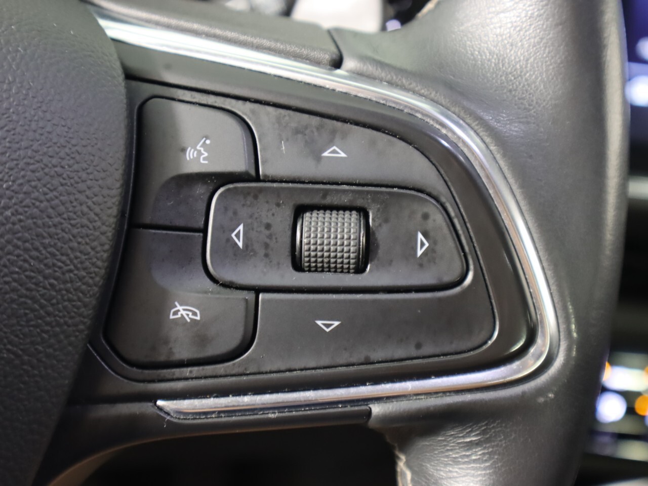 Vehicle image 12 of 40