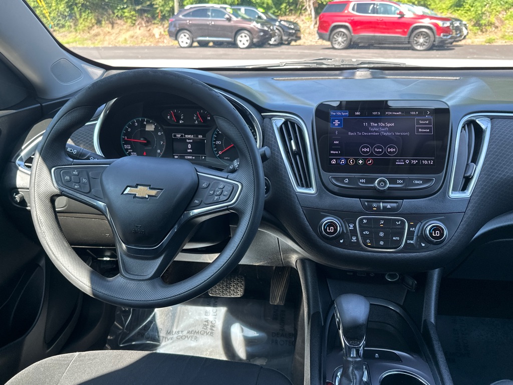 Vehicle image 27 of 43