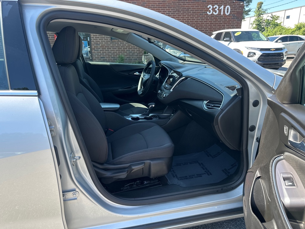 Vehicle image 22 of 43