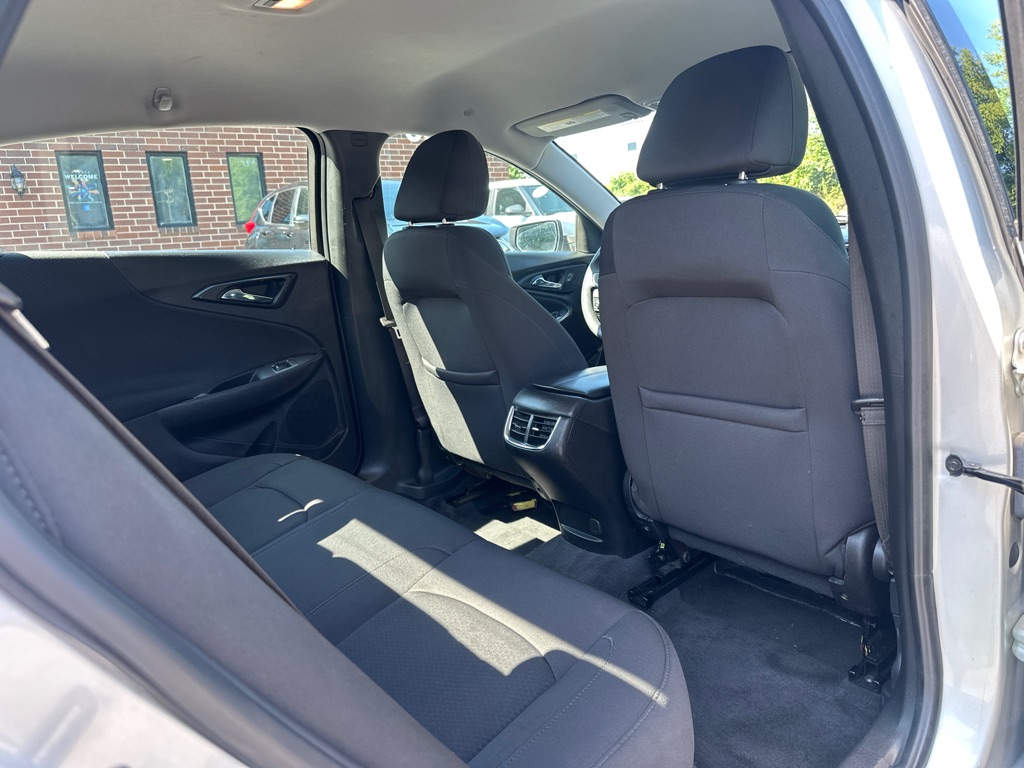 Vehicle image 17 of 43