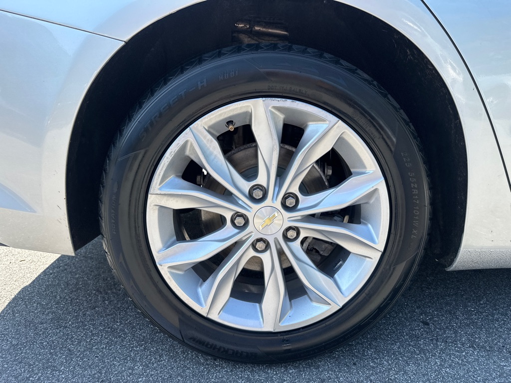 Vehicle image 9 of 43