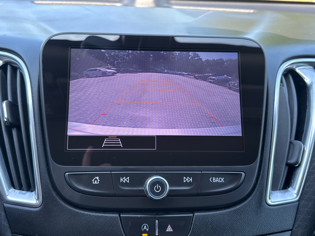 Vehicle image 33 of 43