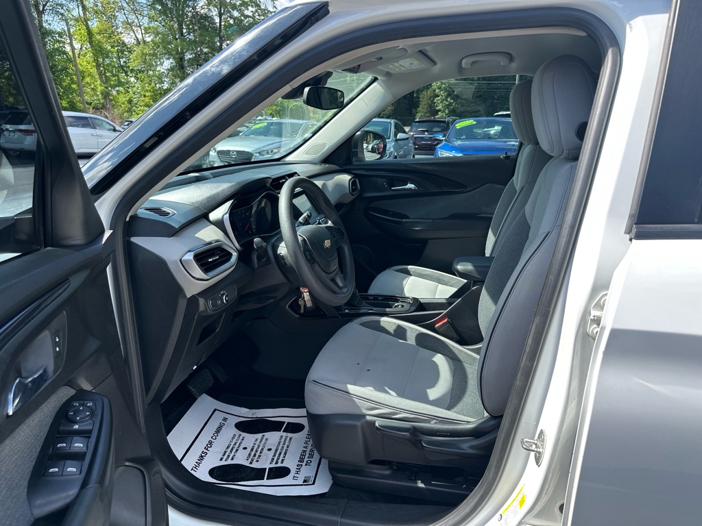 Vehicle image 8 of 37