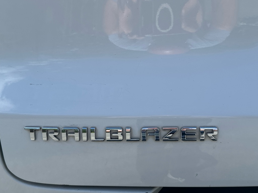 Vehicle image 35 of 37