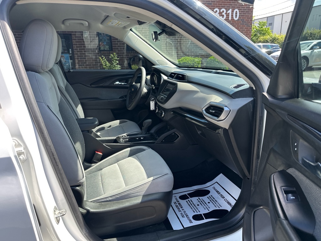 Vehicle image 17 of 37
