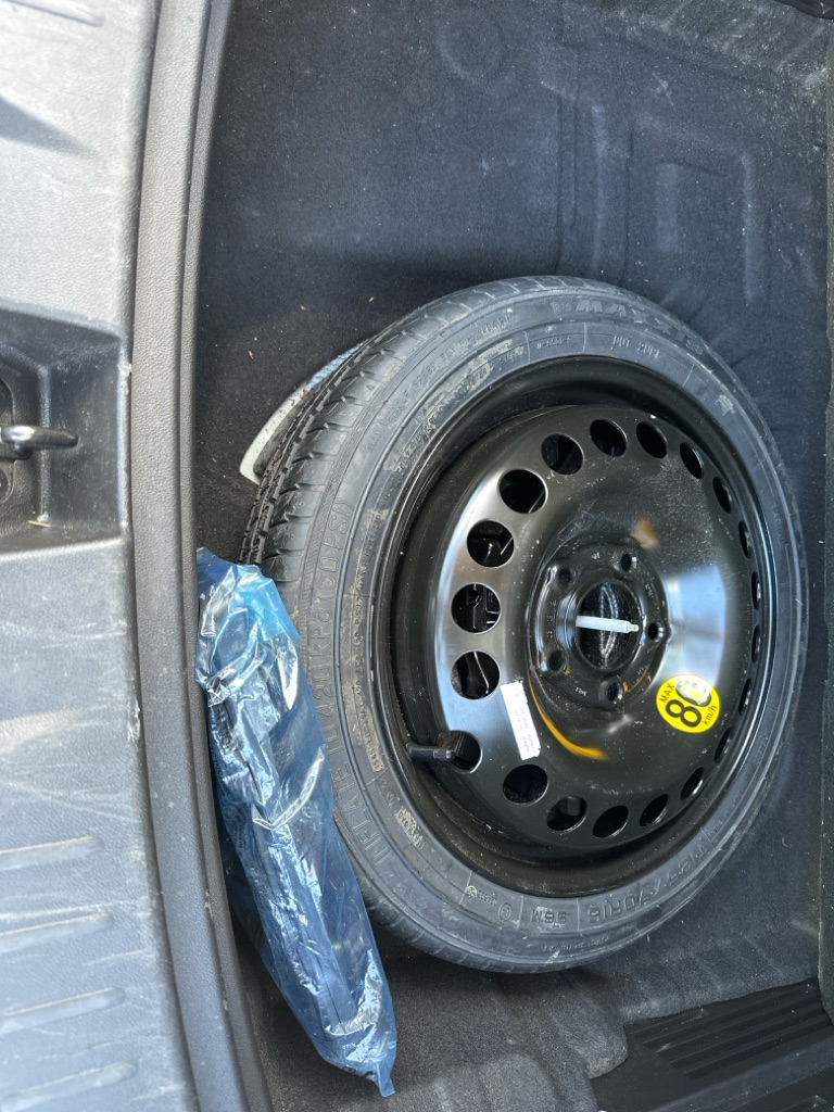 Vehicle image 33 of 37