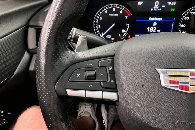 Vehicle image 33 of 38