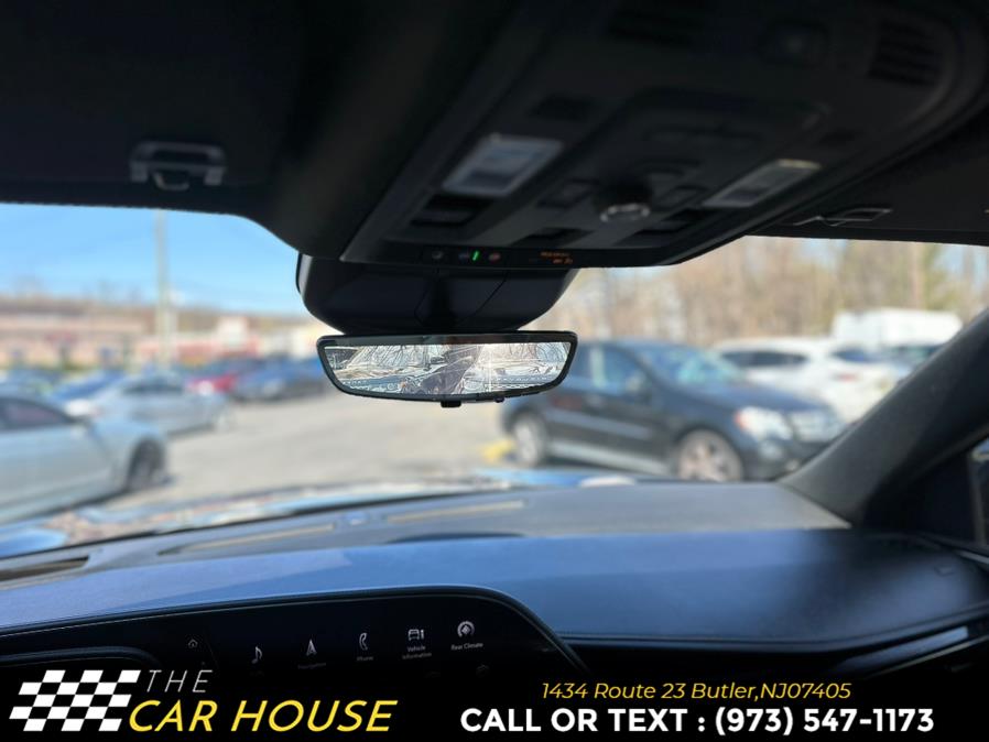 Vehicle image 30 of 46