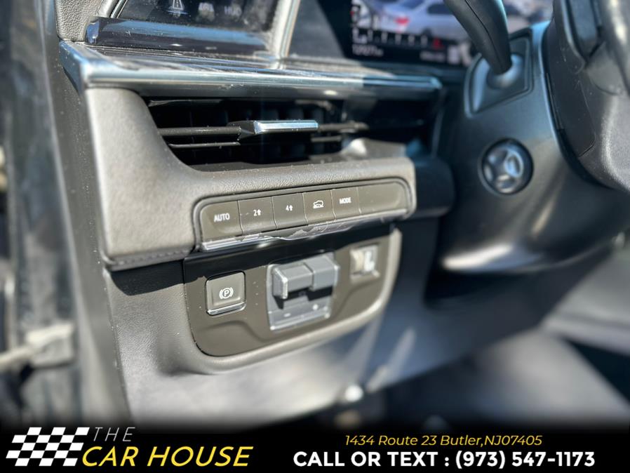 Vehicle image 35 of 46
