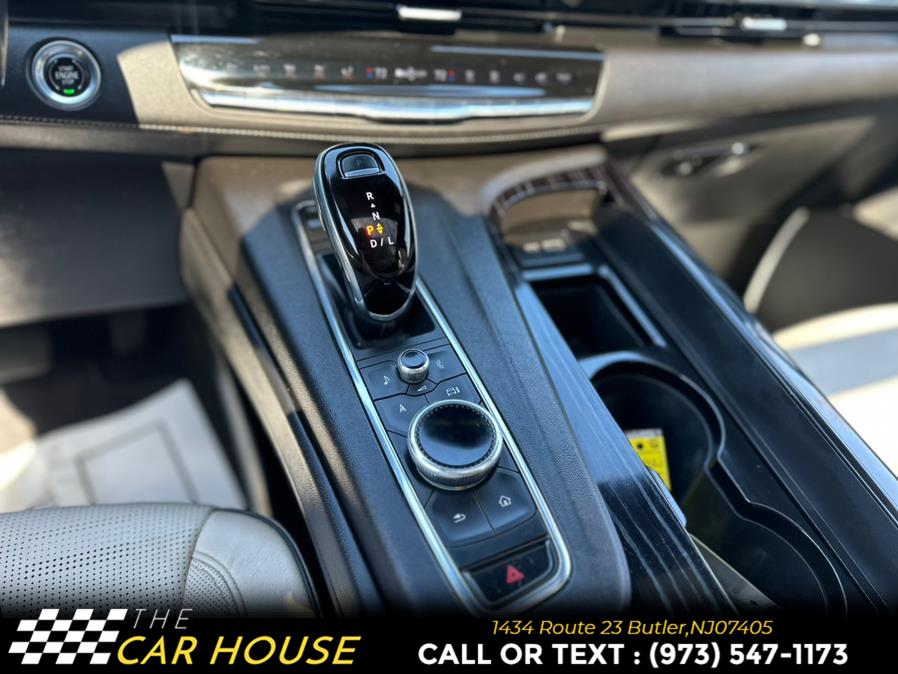Vehicle image 32 of 46