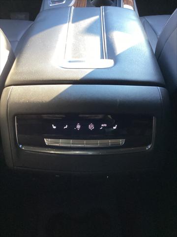 2021 Cadillac Escalade Luxury Image 25 of 34