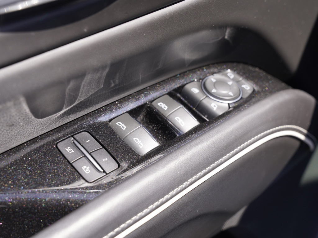 Vehicle image 13 of 29