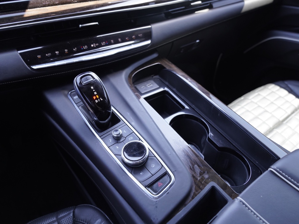 Vehicle image 17 of 29