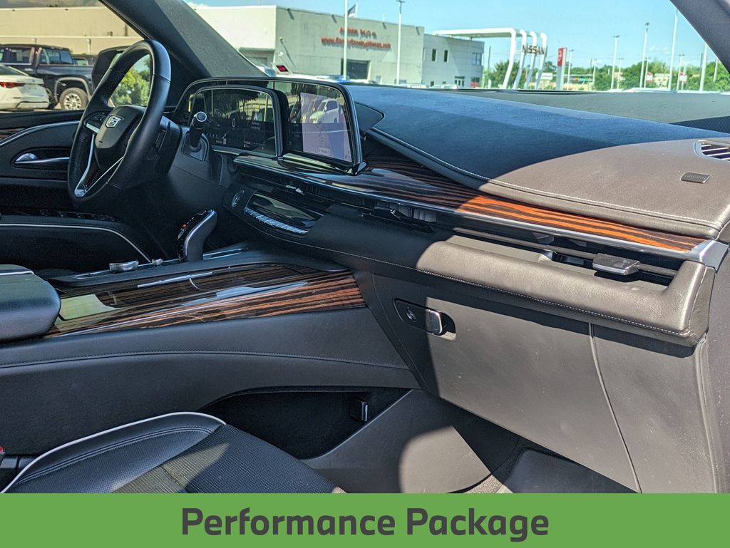 Vehicle image 22 of 34