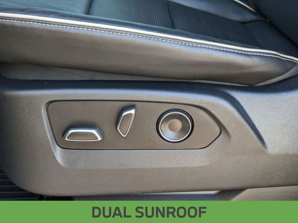 Vehicle image 18 of 34