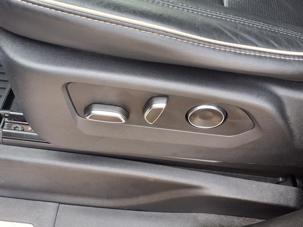 Vehicle image 48 of 53