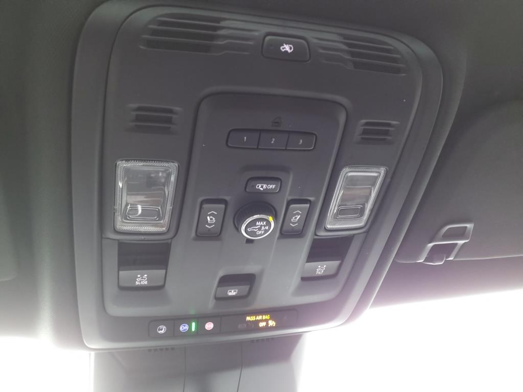 Vehicle image 31 of 53