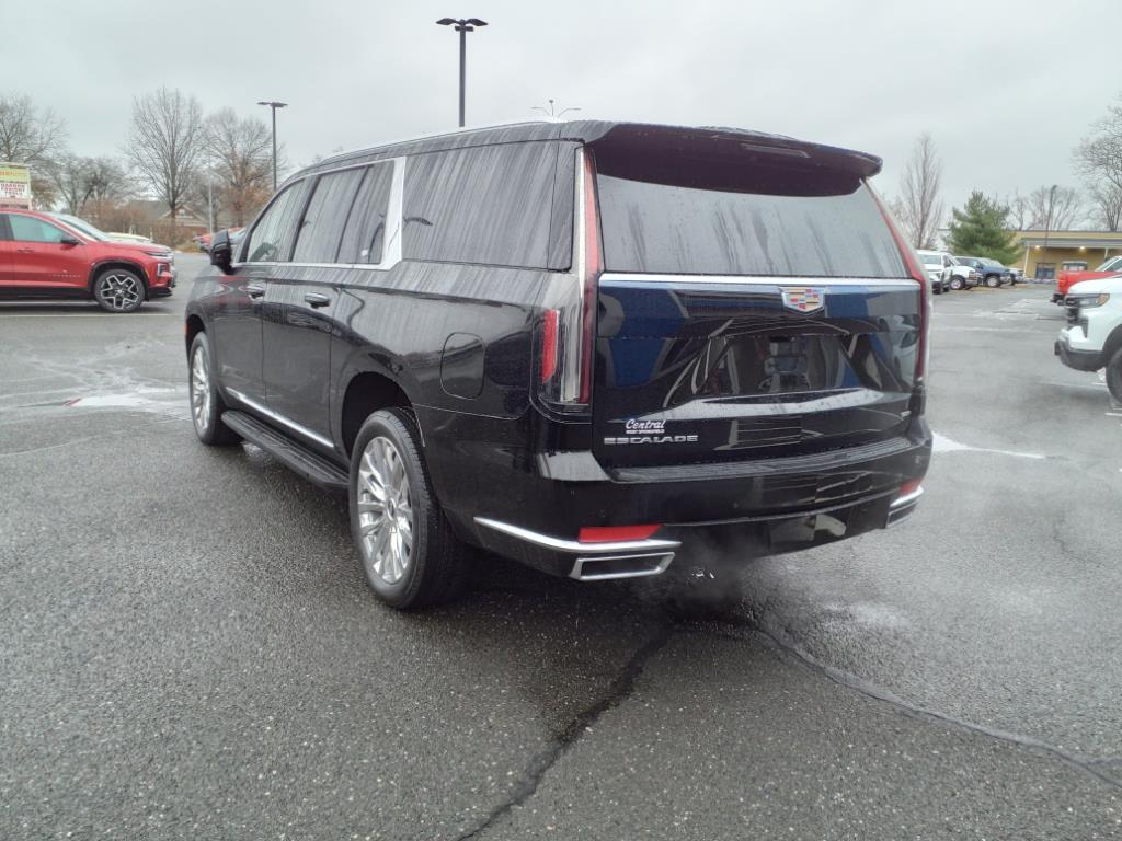 Vehicle image 10 of 53
