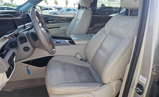 2021 Cadillac Escalade ESV Premium Luxury Platinum Image 8 of 15