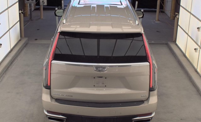 2021 Cadillac Escalade ESV Premium Luxury Platinum Image 7 of 15