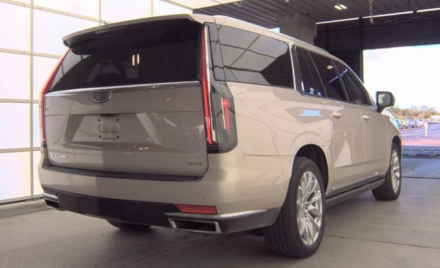 2021 Cadillac Escalade ESV Premium Luxury Platinum Image 4 of 15