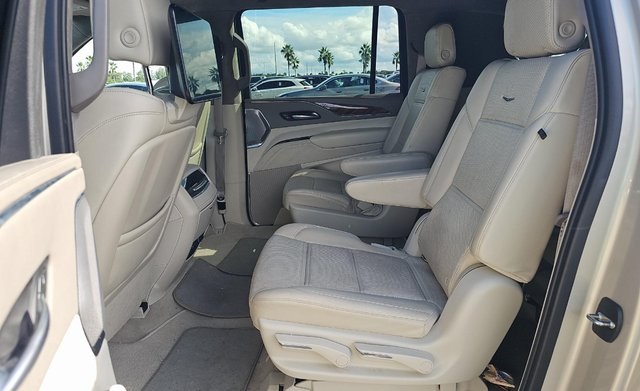 2021 Cadillac Escalade ESV Premium Luxury Platinum Image 11 of 15