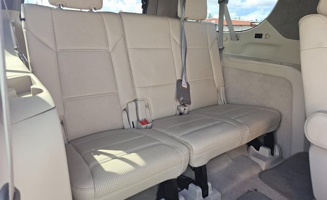 2021 Cadillac Escalade ESV Premium Luxury Platinum Image 10 of 15