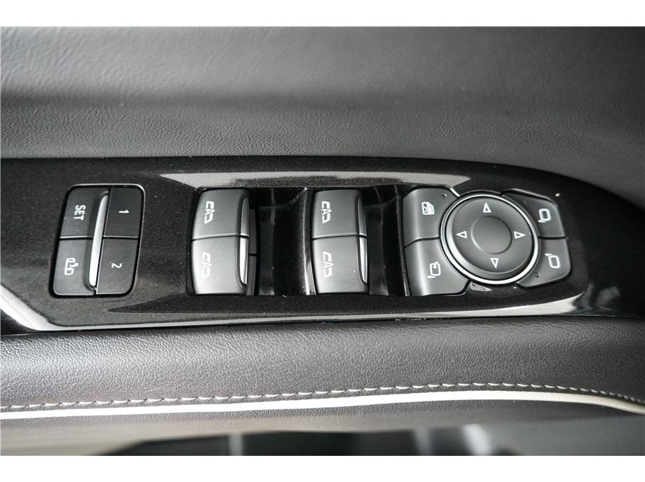 Vehicle image 17 of 29